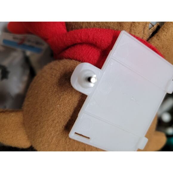 Musical Hug And Luv Running Reindeer - Picture 10 of 10